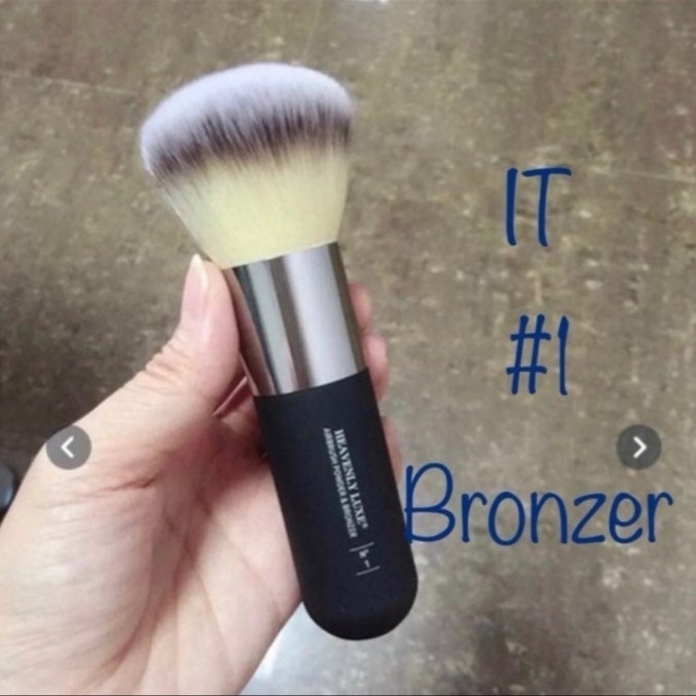 IT  #1 Heavenly Luxe Bronzing Brush |  ~NEW~ - Picture 3 of 10